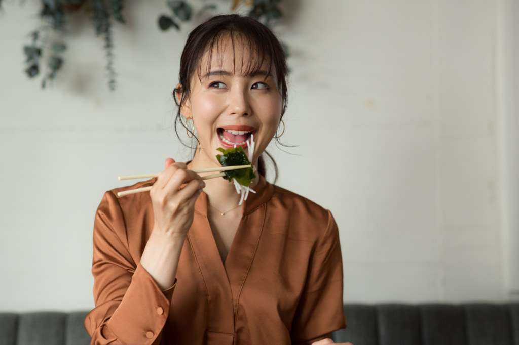 わかめを食べ過ぎるとどうなる？適量はどれくらい？腹痛や吐き気は過剰摂取のせい？ | Medicalook(メディカルック)