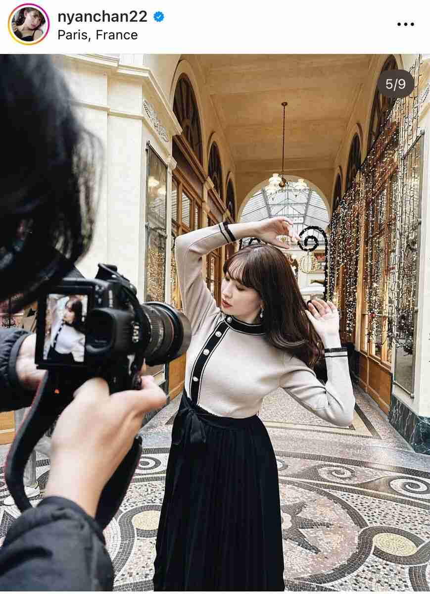 小嶋陽菜、パリでのエレガントな姿に絶賛の声「パリの雰囲気にぴったり」「写真集1冊出来ちゃう！」