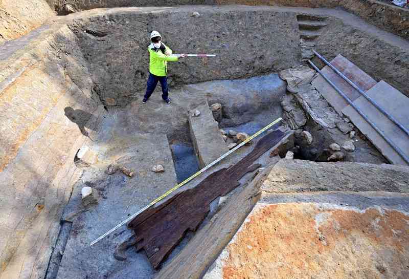 国内最大、3.5メートルの木製埴輪　世界遺産の峯ケ塚古墳で出土