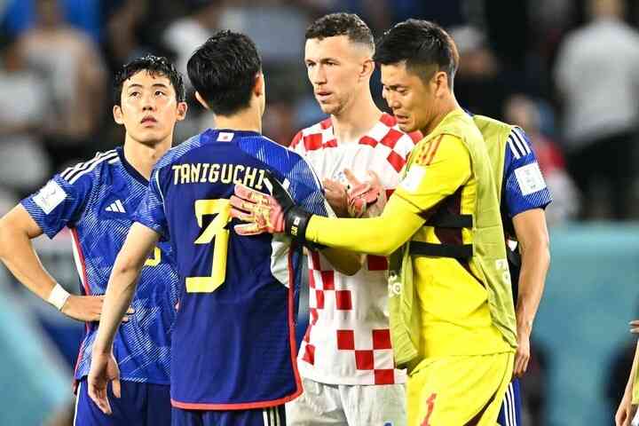 クロアチア代表が見せた“ノーサイドの精神”。同点弾のペリシッチの行動に賛辞の声「相手を思いやる上品さ」【W杯】（THE DIGEST） - Yahoo!ニュース
