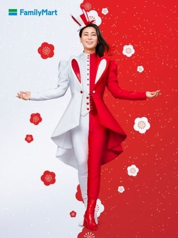 氷川きよし、紅白カラーの“ウサ耳”姿を公開 華やかなウサギビジュアルに「ハッピーな気持ち」