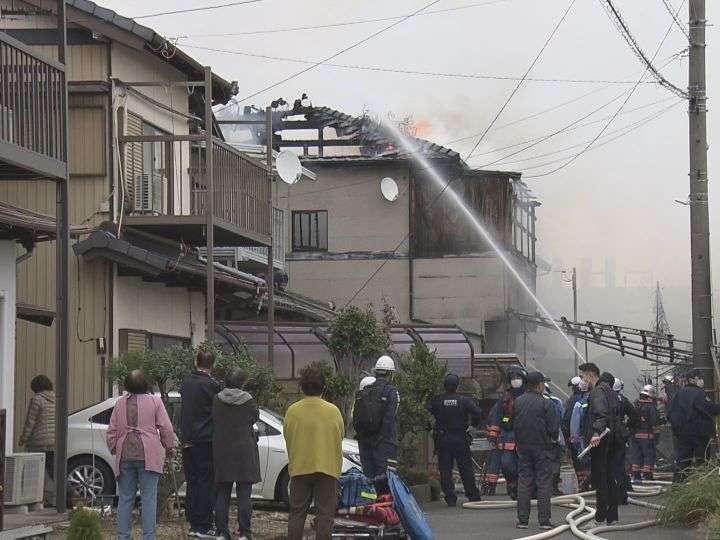 飼い犬探しに戻ってから連絡取れず…住宅が全焼する火事で焼け跡から1人の遺体 一旦は避難していた住人か | 東海テレビNEWS