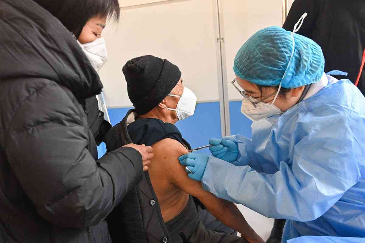 中国、コロナ死者急増か　火葬場に列、公式発表「ゼロ」―国産ワクチン依存で重症化リスク：時事ドットコム