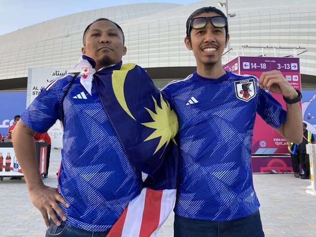 カタールW杯「日本代表ユニフォーム」が外国人に大人気な“2つの理由”を現地で聞いてみた「日本を応援するのは当然でしょ？」（Number Web） - Yahoo!ニュース