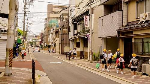女性「娘と一緒に里帰りすると叔父さんや親族に娘がいたずらされる可能性がある。」：キニ速