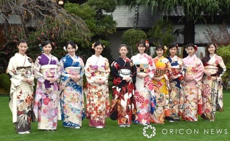 小芝風花、シックなカラーの晴れ着姿「少しでも大人っぽく」