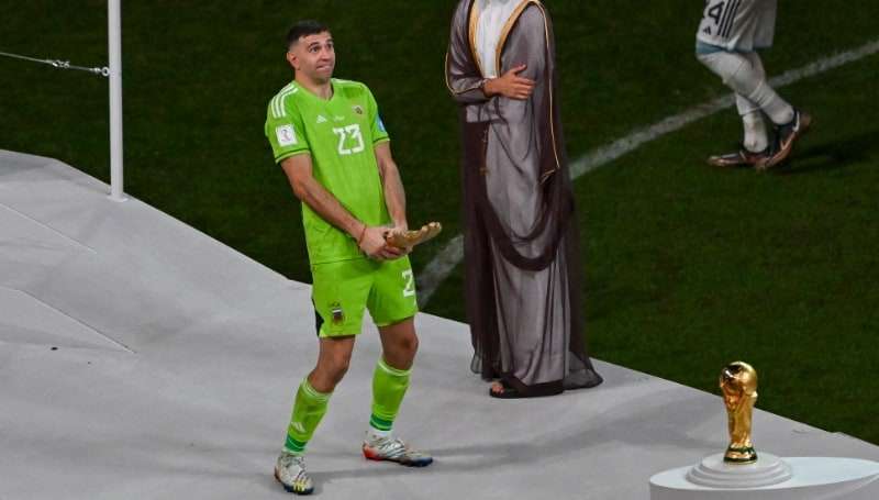 W杯優勝のアルゼンチンGKが下品ポーズ…「こんくらいふざけるヤツじゃないと…」と本田圭佑は擁護 | Qoly | FIFA ワールドカップ 2022 完全ガイド by ABEMA