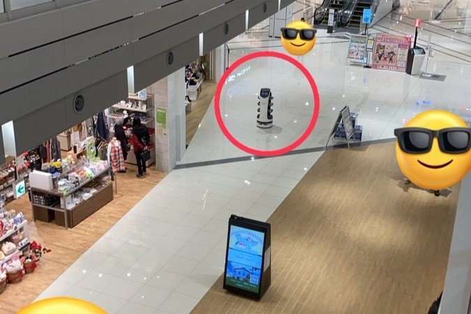 埼玉県・イオンモール川口で撮影された1枚の写真「あの猫型配膳ロボット」が迷子だと話題に… | LIMO | くらしとお金の経済メディア