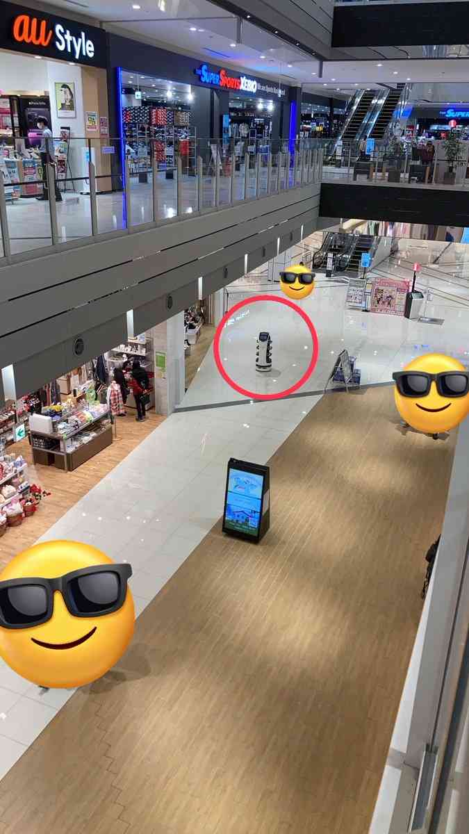 埼玉県・イオンモール川口で撮影された1枚の写真「あの猫型配膳ロボット」が迷子だと話題に…