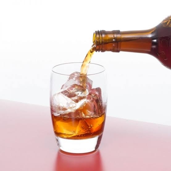 お酒飲んで何もかも忘れてリラックスしたい