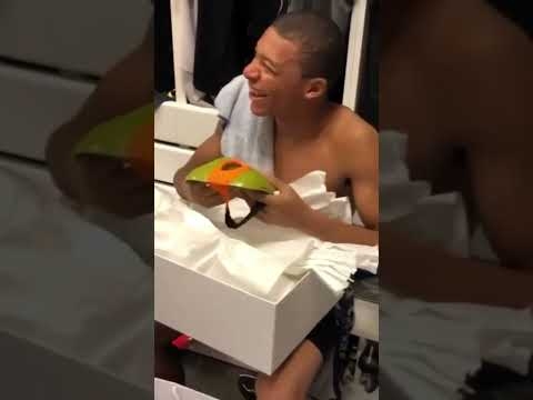 Mbappe gets a gift from his teammates.. ?? - YouTube