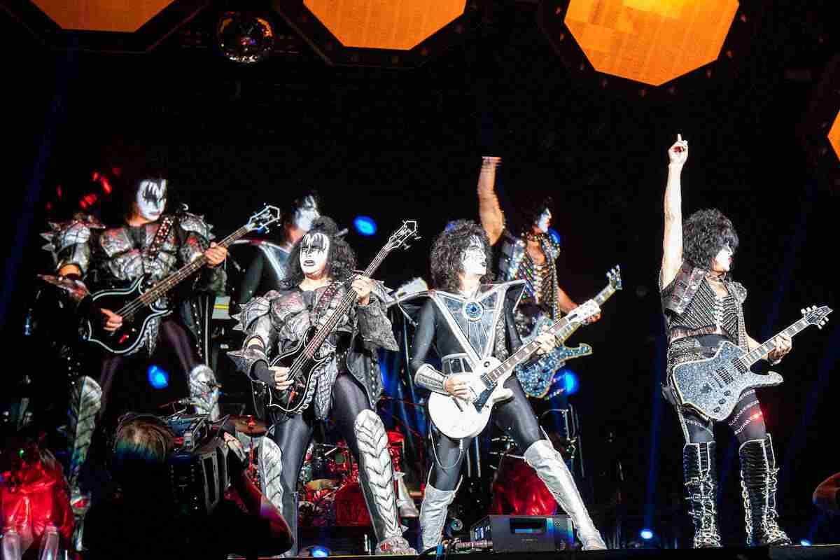 KISS最後の日本公演を開催　ド派手演出に3万人のファン大熱狂