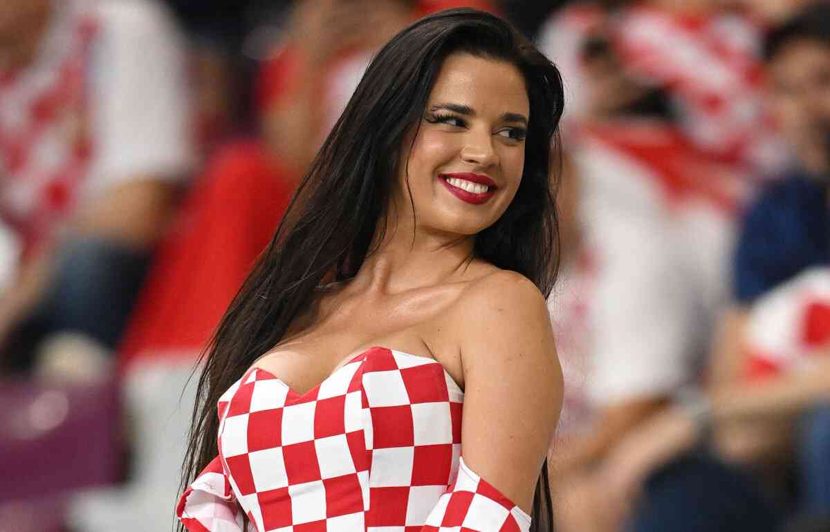 「今までで一番」「情熱的だ」最もセクシーなファンと話題のクロアチア美女サポーター、スタジアムを飛び出てビーチで大胆水着を披露（超WORLDサッカー！） - Yahoo!ニュース