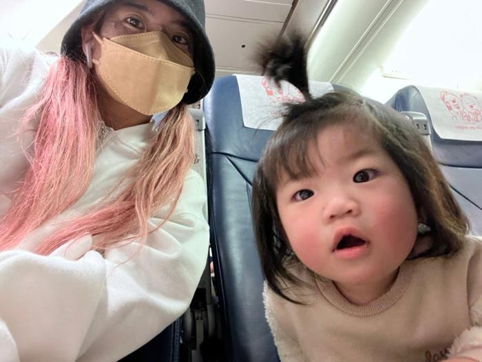あいのり・でっぱりん、フライト中に娘が泣き続けて“地獄”「私のメンタルも限界」 - Ameba News [アメーバニュース]