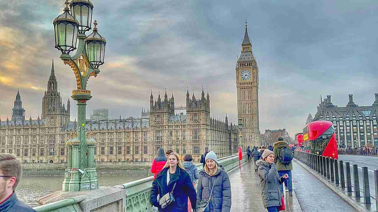 London Sunset Walk | Central London Virtual Walking Tour | London Tourist Attraction 2023 [4K HDR] - YouTube