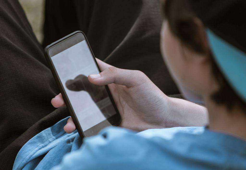 スマホめぐる親子トラブルに専門家は？中学生の約8割が所有「子どもにとって体の一部」