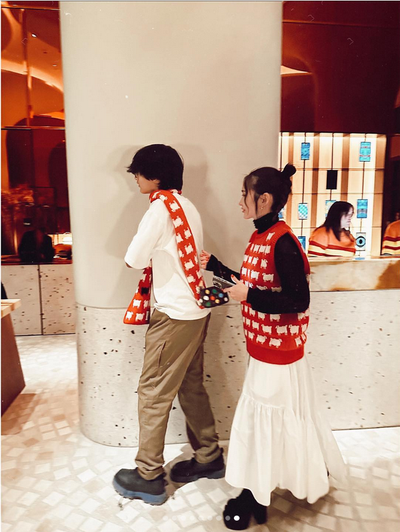 紗栄子、14歳長男とパリで再会「背高いなぁ」「横顔の口元が紗栄子ちゃんに似てる」