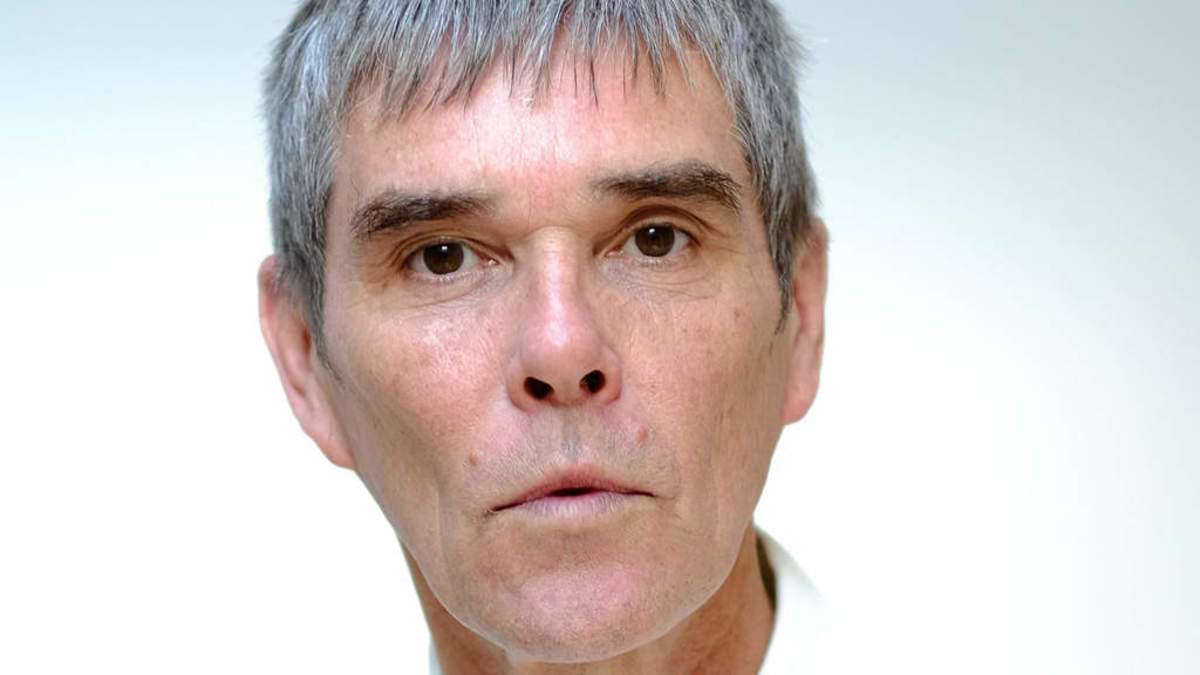イアン・ブラウン、ワクチン接種必須の条件に反対しフェスティバル出演をキャンセル | BARKS