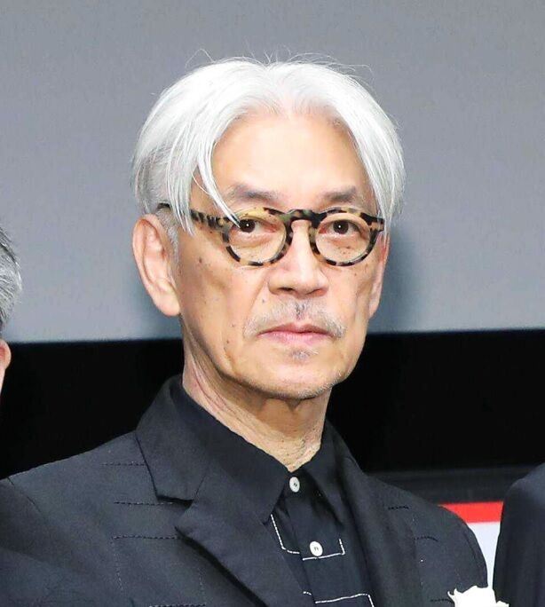 “教授”坂本龍一、高橋幸宏さん死去に心痛…ダークグレー一色のSNS投稿で悲壮感漂わせる