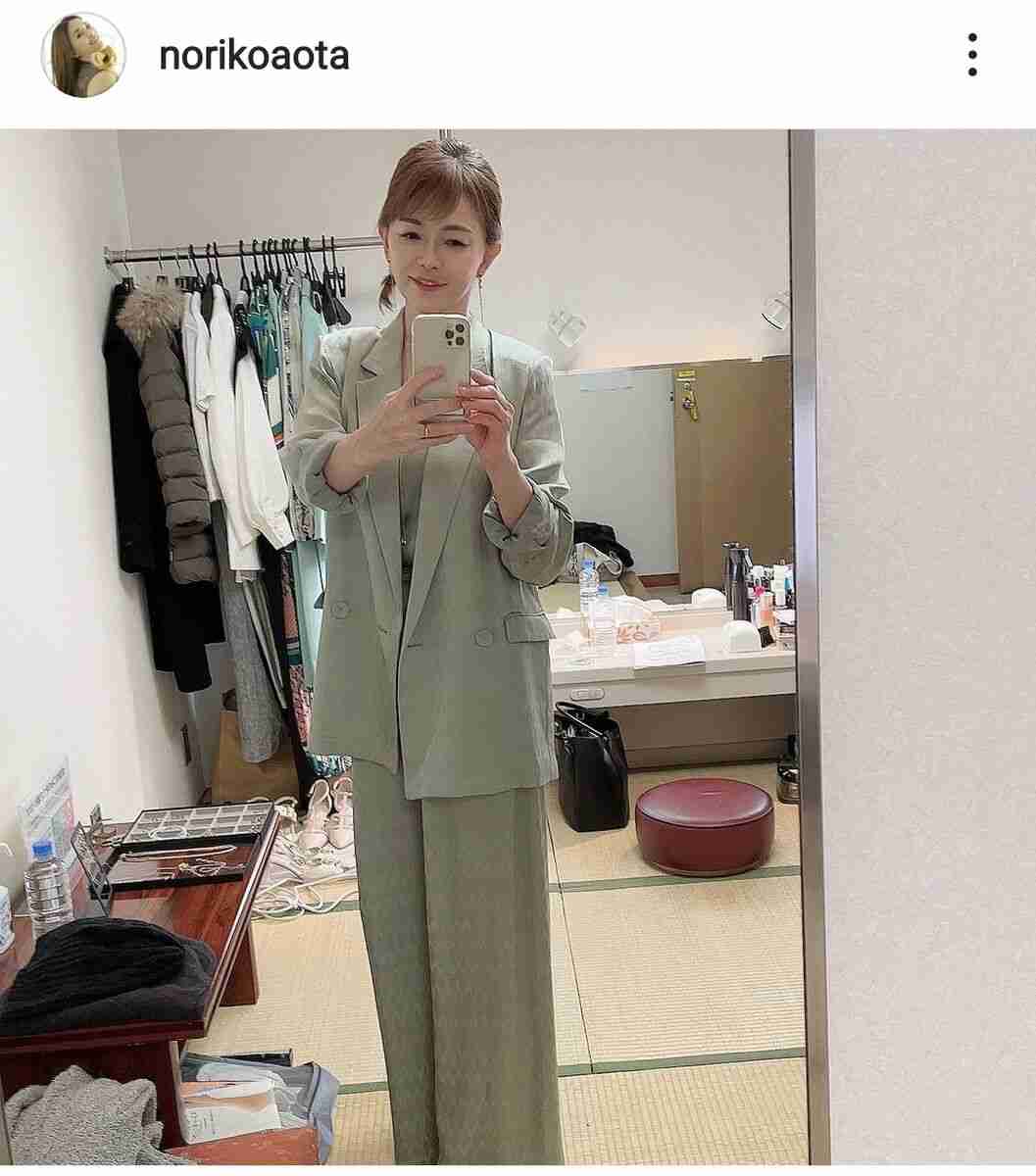 玉置浩二の妻・青田典子、55歳の最新ショットが素敵！「若返ってますね」「お肌もツルツル憧れます」