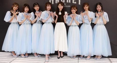 “伝説のキャバ嬢”愛沢えみりプロデュースの7人組「8月のエウテルペ」がデビューライブ