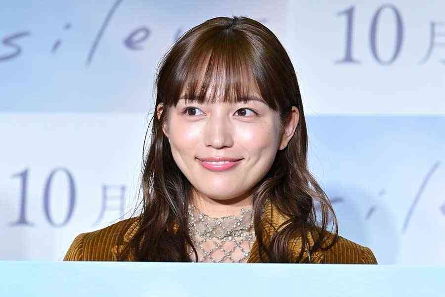 川口春奈、“オン眉ぱっつん”新髪型披露も…高級腕時計にファン注目「目が行く…」