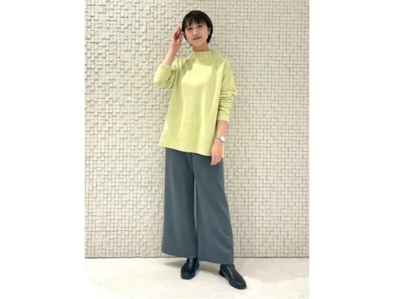 2023年トレンドカラーは「ビバマゼンタ」と「ルミナスイエロー」の2色！最旬カラーコーデ4つ