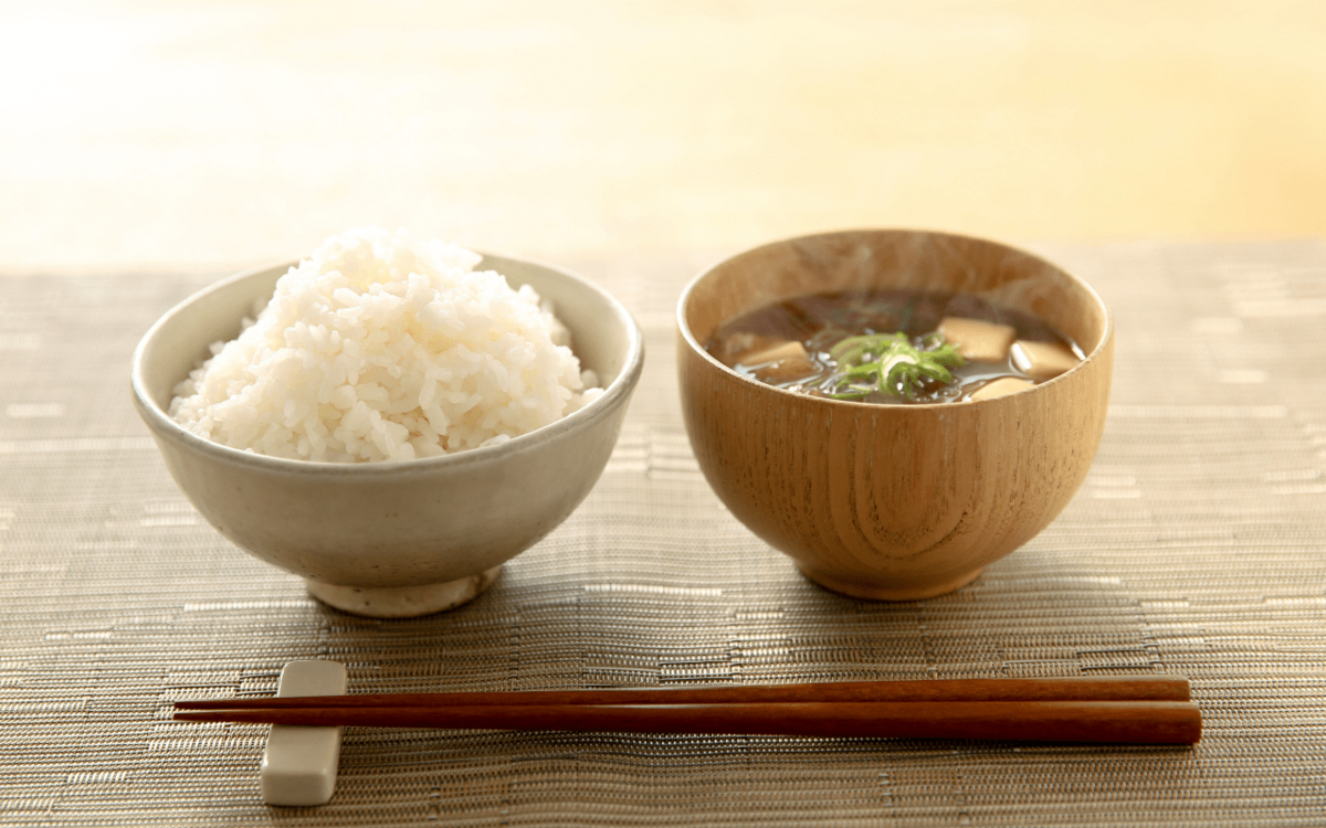 「なんで私が家庭料理やねん」料理研究家・土井善晴が「おいしそうに見えない」と言われて気づいた“場違いな思い込み” | 文春オンライン