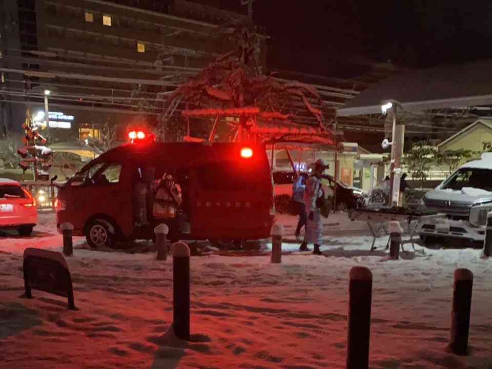 【大雪】「降車するなら自己責任」極限のJR列車内でアナウンス　京都で缶詰め、乗客憤り｜社会｜地域のニュース｜京都新聞