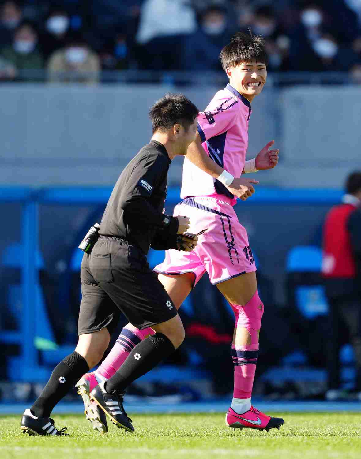 【高校サッカー】身長198センチの超大型ストライカー日大藤沢・森重陽介ヘッド２発デビュー（日刊スポーツ） - Yahoo!ニュース