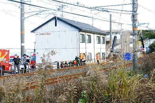 特急にはねられて死亡、女性の身元が判明（山陰中央新報） - Yahoo!ニュース