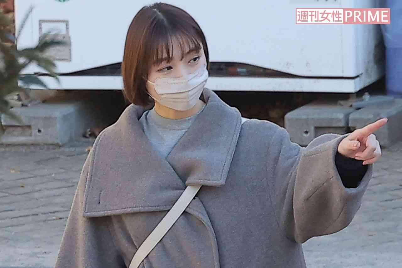 篠田麻里子の肉親が「不倫は事実無根」と断言！夫は突然撮影を始めて「流出したらどうなるかわかる？」「解約済みのスマホを寝室に仕掛けて…」異常行動の数々 | 週刊女性PRIME
