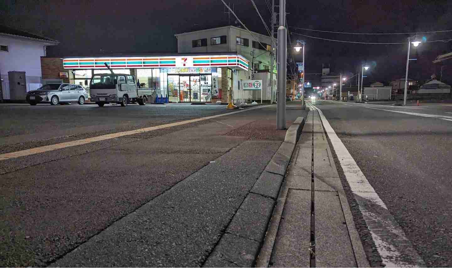 コンビニ駐車場に猛スピードのスポーツカー突っ込む　車などに次々衝突し中学生など4人重軽傷　19歳会社員男を逮捕＝静岡・富士市 | SBS NEWS | 静岡放送 | 静岡県内ニュース・天気 (1ページ)