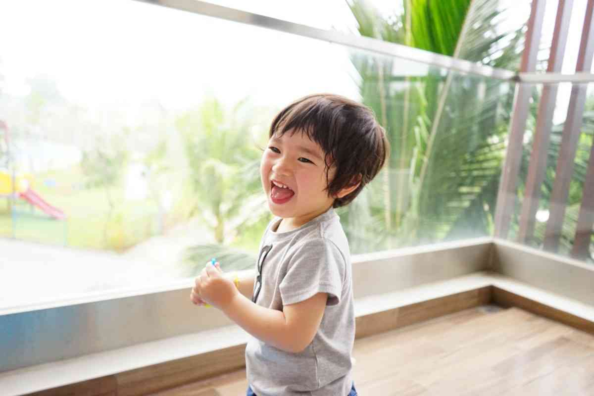 子供が言葉の語尾だけ発音するのはなぜ？2歳〜3歳に多いことばの特徴と発語を促す接し方 | ことば発達セラピーKIZUKI
