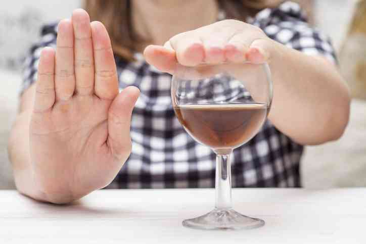お酒をやめるとわずか18日で認知能力が改善するという研究結果 : カラパイア