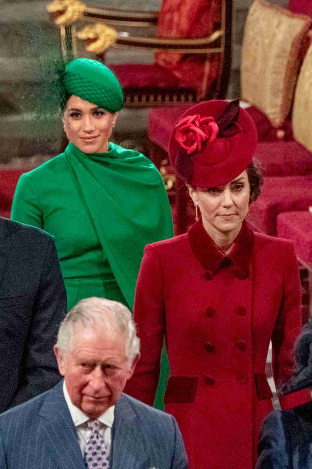 メーガン妃、「女王へのお辞儀の仕方を知らなかった」は嘘？「SUITS/スーツ」でカーテシーを披露していた