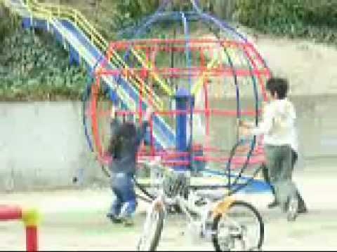 公園の回転遊具 - YouTube