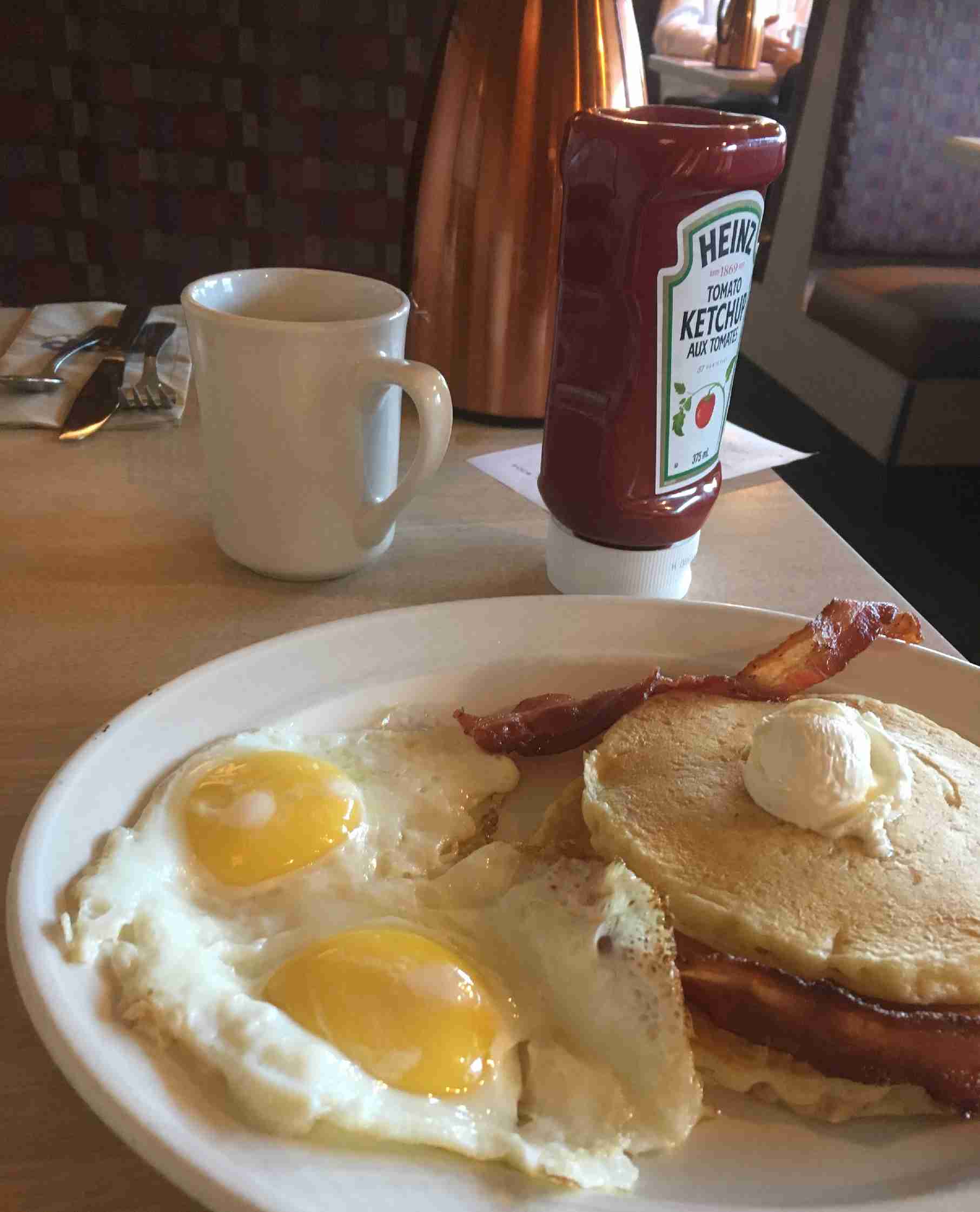 目玉焼きは英語でSunny side upという詩的な表現だが、日本語では「目玉を焼く」とはちょっと怖いね - ワーホリ・留学生が今日カナダで話した英語
