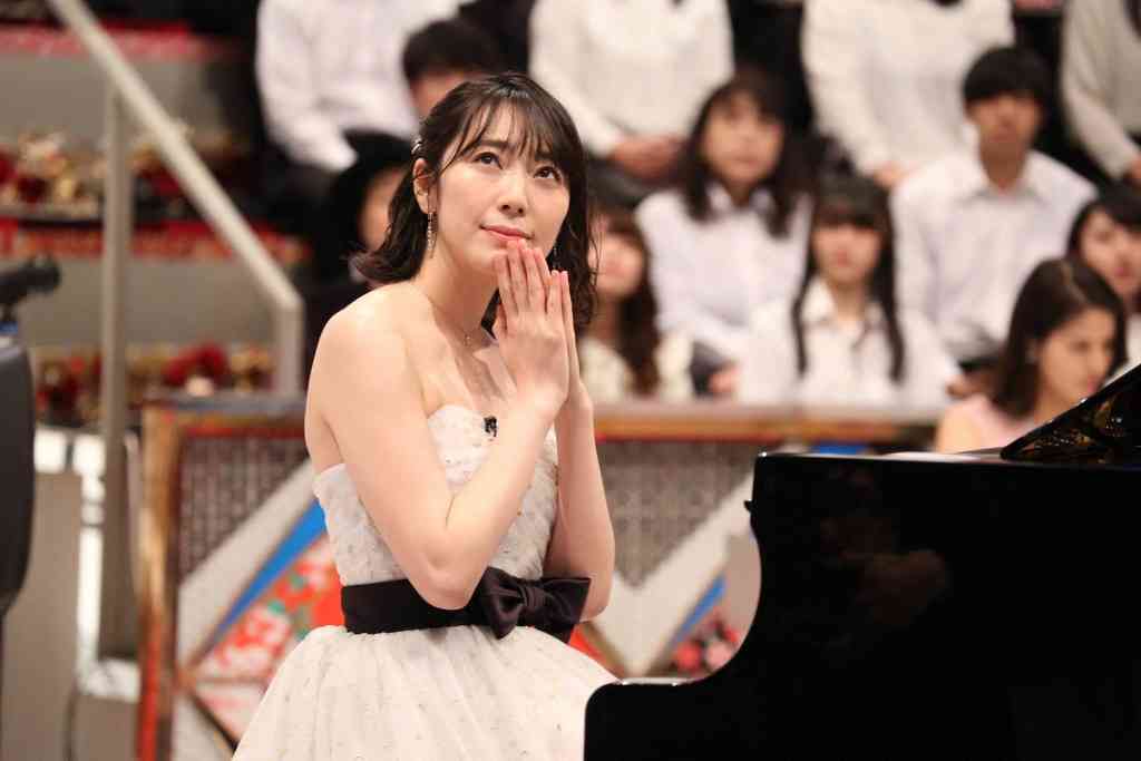 元AKB48松井咲子、お笑いコンビ「ゾフィー」上田航平と真剣交際