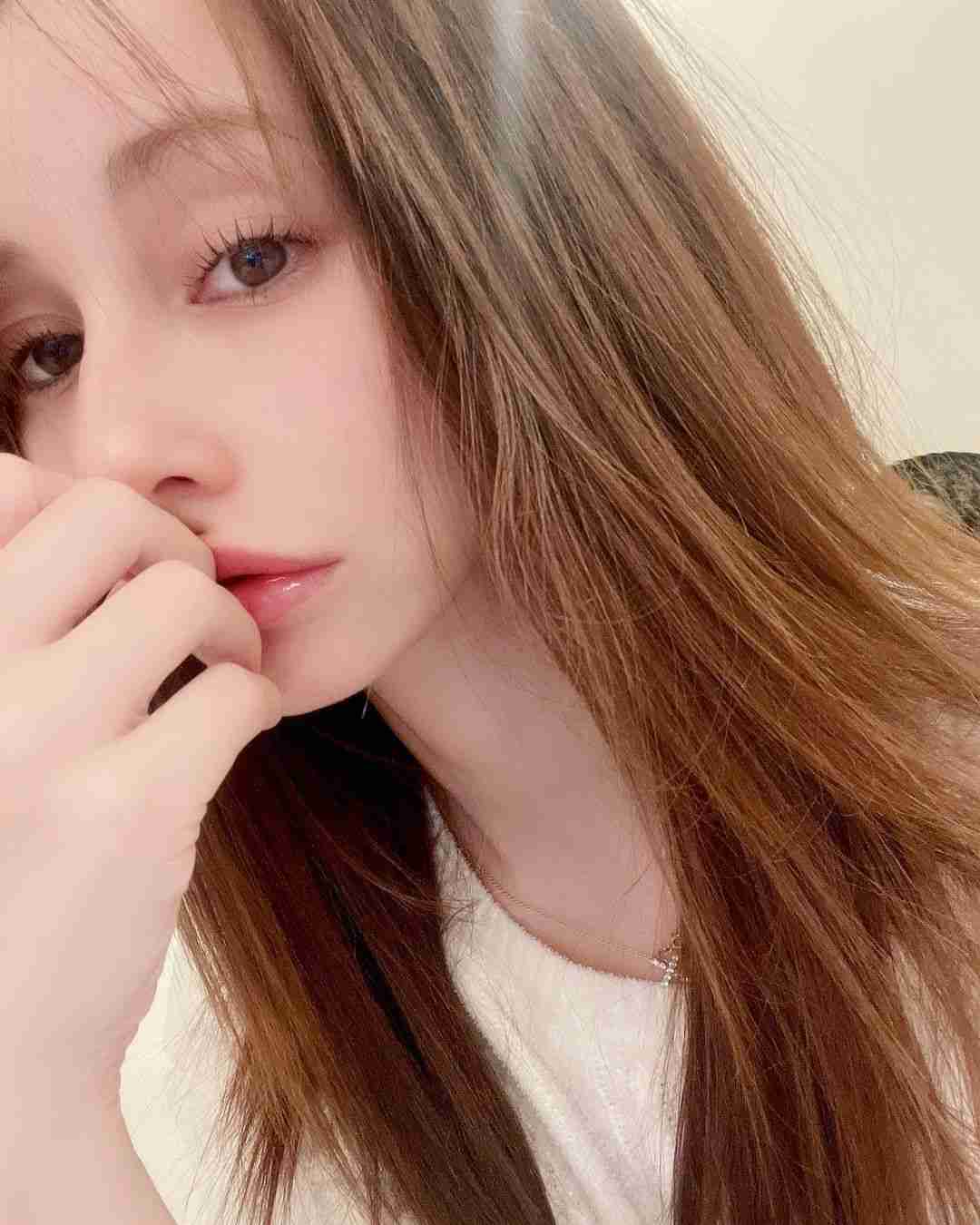 小顔ぶりが際立ってる!?ダレノガレ明美の清楚なメガネ姿に「知的で素敵」「秘書みたい！」と反響