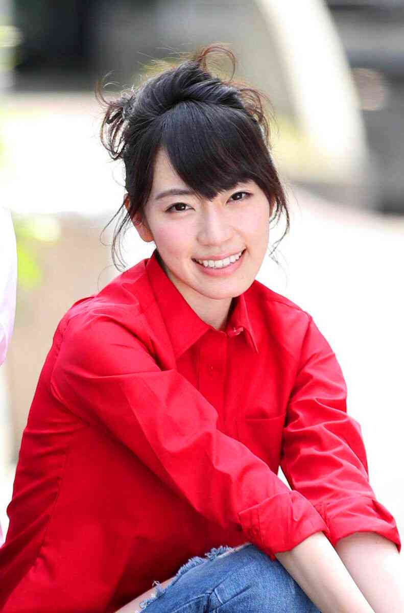 元ＡＫＢ４８松井咲子、お笑いコンビ「ゾフィー」上田航平と真剣交際 : スポーツ報知