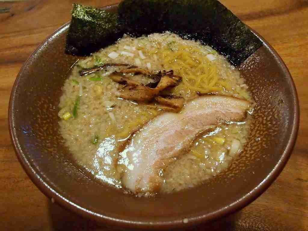 らーめん 岩本屋 福井本店＠福井/福井県 （らーめん、極濃煮干しそば） : らーめん喰倒記
