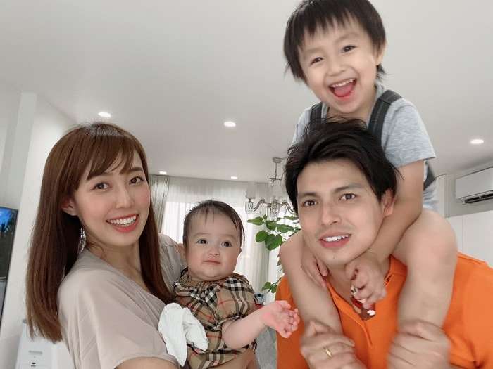 川崎希&アレク夫妻、英会話教室へ「1人200万円くらいらしいー」