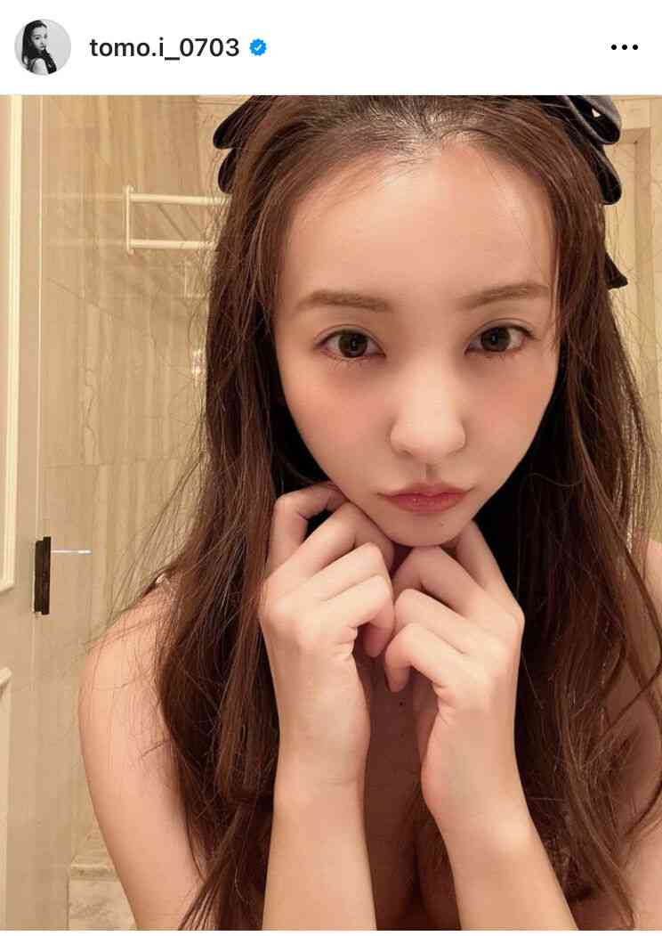 板野友美「服着てる?」SEXY自撮り写真にネットざわつく