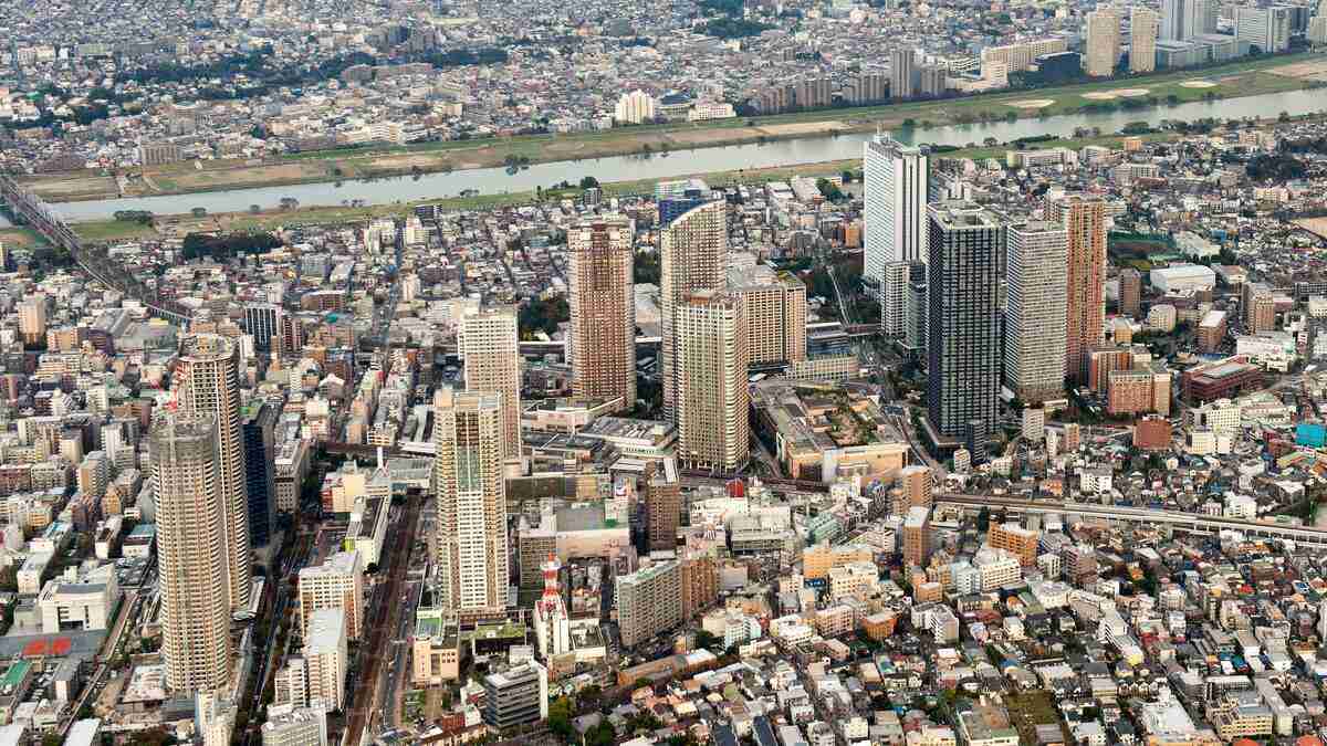 殺風景な工場地帯が､タワマン林立の高級住宅街に…武蔵小杉が｢憧れの住みたい街｣に変貌したワケ ｢建てておしまい｣のまちづくりから変わっている | PRESIDENT Online（プレジデントオンライン）