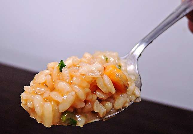 ラーメンの残り汁とご飯を混ぜた「ぶっかけ飯」を日清食品が商品化！　トレンド編集部が試食したぞ: J-CAST トレンド【全文表示】