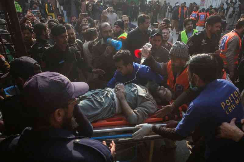 パキスタンのモスクで爆発、30人超死亡　150人けが（毎日新聞） - Yahoo!ニュース