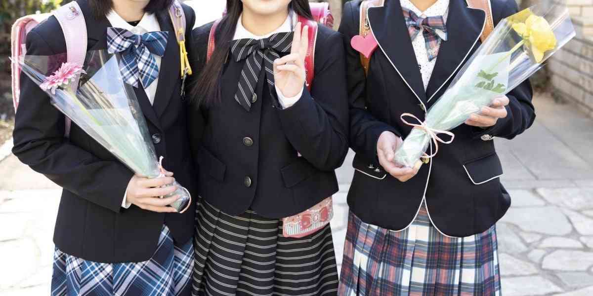 キラキラ小学生女子の卒業ディズニー、朝4時集合・夜9時解散は「条例違反」？