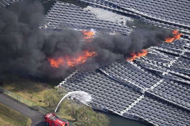 三浦瑠麗氏、夫の10億円投資トラブルでテレビ追放の危機…成長戦略会議では「太陽光発電」押しまくり発言