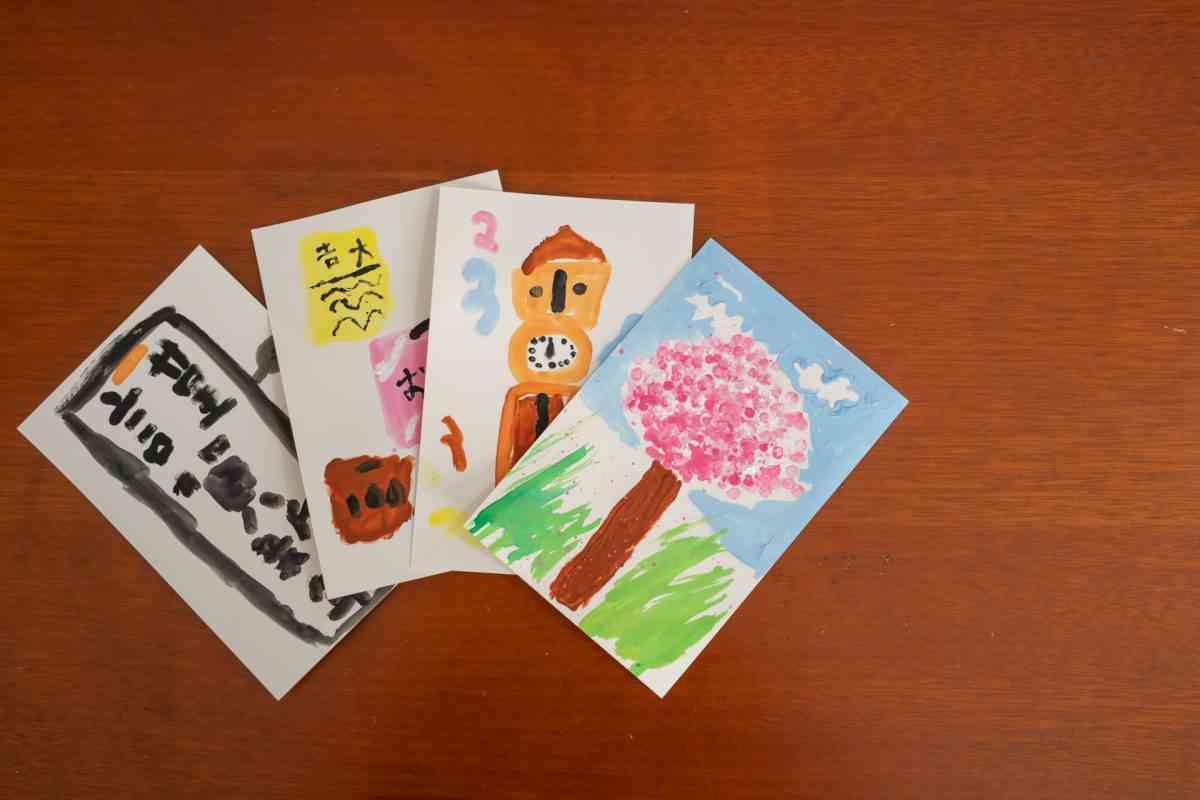 【年賀状どうする？】小学生の8割は「年賀状を出したい！」記念に残る”はじめて専用年賀状”も登場 | HugKum（はぐくむ）